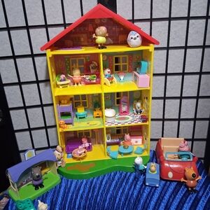 Peppa Pig Colorful Dollhouse with Figures